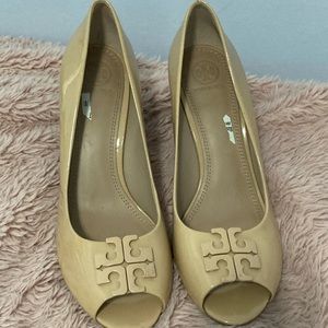 Tory Burch Lowell Tan Peep toe size 11